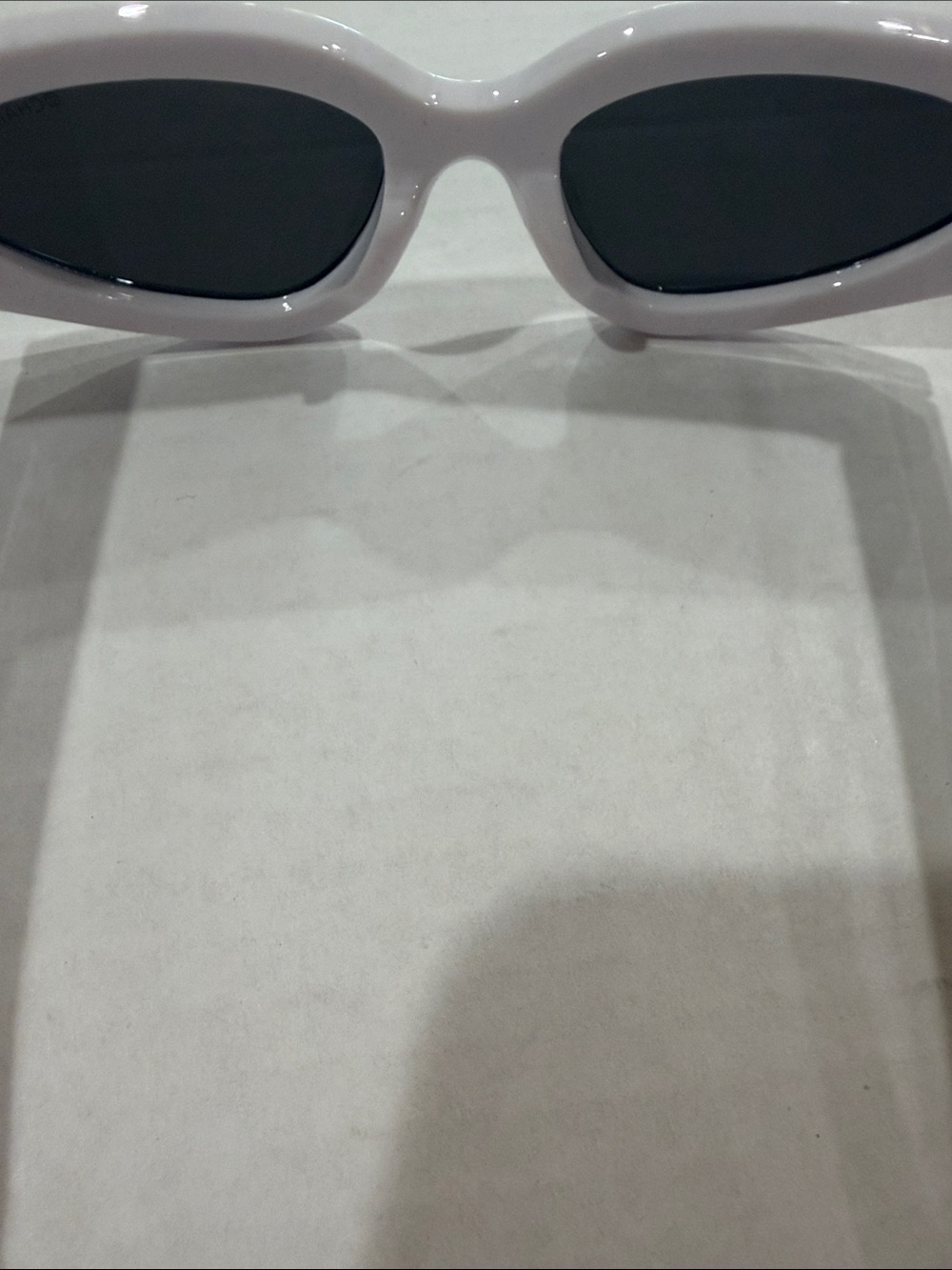 Copy CHANEL Black Frame with White Trim Cat-Eye Sunglasses - Picture 4 of 5
